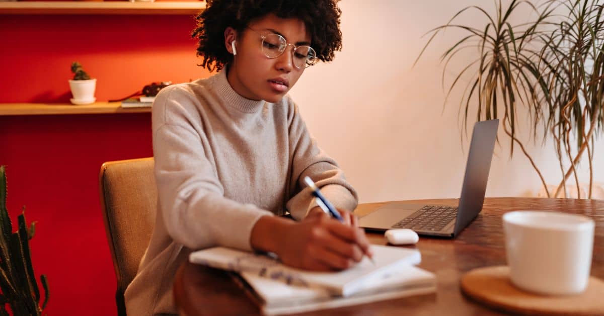 Customer Support Knowledge Base Content Writing Service in BPO