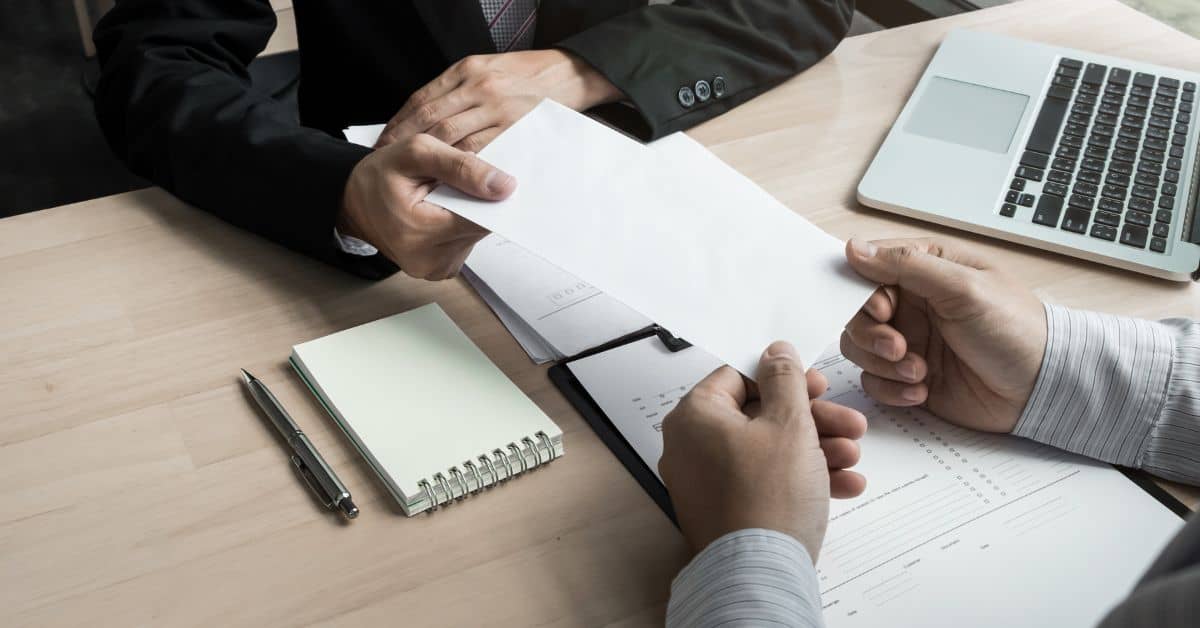 Guides on crafting effective customer apology letters with ready-to-use templates.