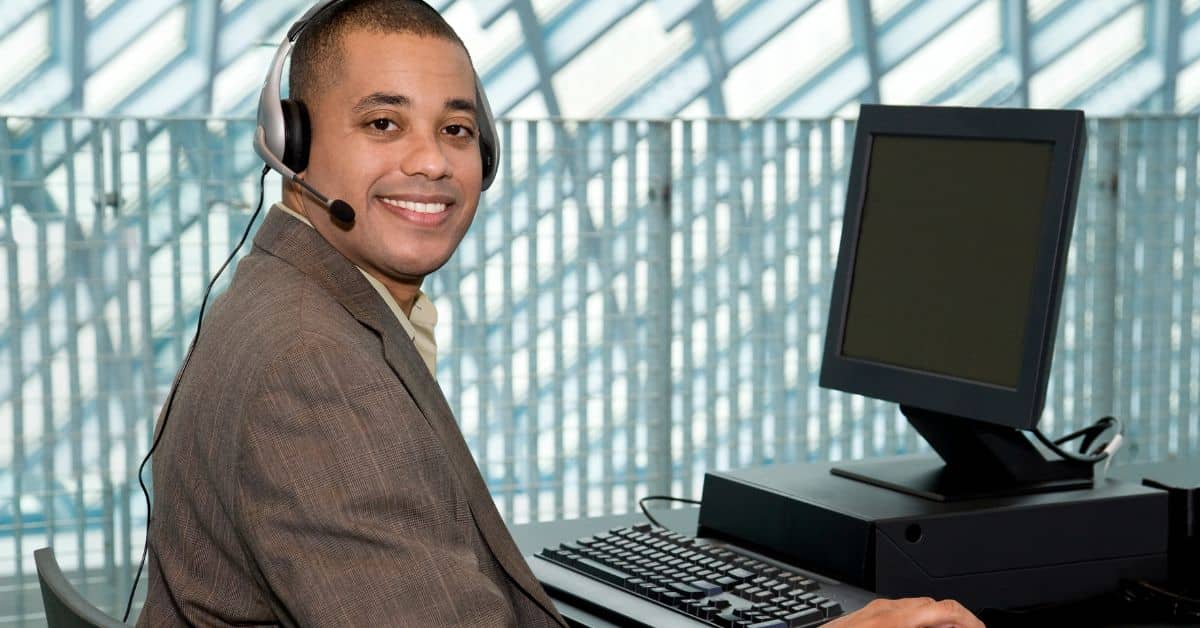 Employee interacting directly with a customer, representing a customer-facing role.