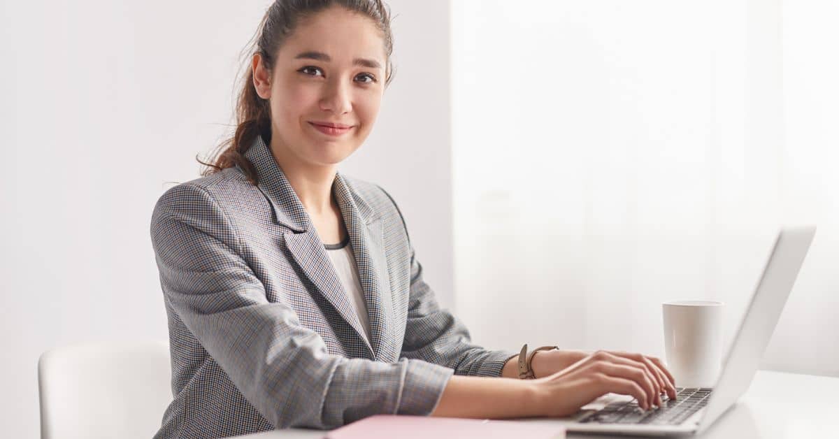 Explores the advantages and disadvantages of outsourcing customer service, plus leading companies in the field.