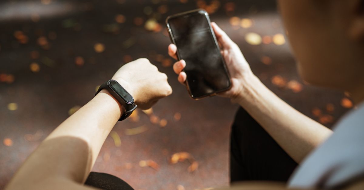 Multichannel Wearable Health Device Notification Support in BPO