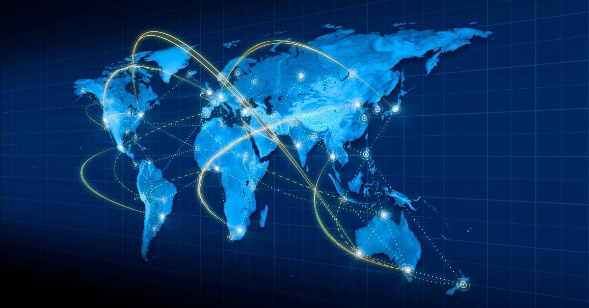 Nearshoring vs Offshoring: Key Differences, Pros, Cons, and How to Choose